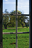 Ventana en el jardín | Foto de stock