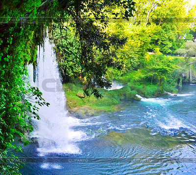 Cascada | Foto de alta resolución |ID 3356322