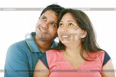 Primer pareja feliz mirando algo | Foto de alta resolución |ID 3358357