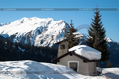 Kleine Kapelle in Skigebiet | Foto mit hoher Auflösung |ID 3379177