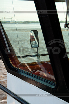 Frachtschiff Brücke | Foto mit hoher Auflösung |ID 3379474